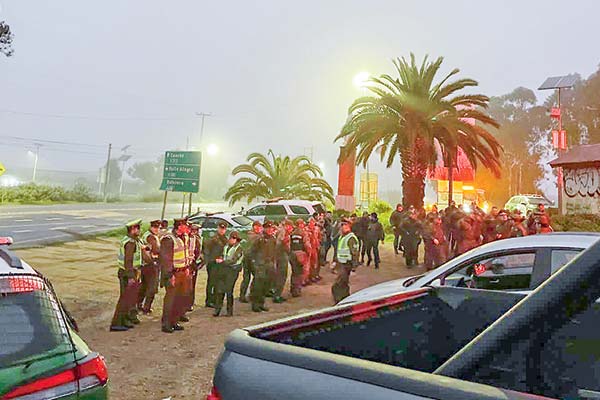 <p>Tras 86 días desalojan a pescadores de proyecto de desaladora de Aguas Pacífico en Puchuncaví</p>