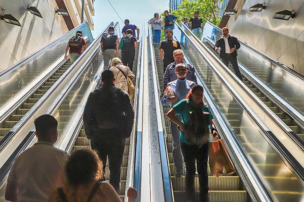Casen 2022: tres de cada 10 ocupados no cotiza y situación llega a 56,9% en el quintil de menores ingresos