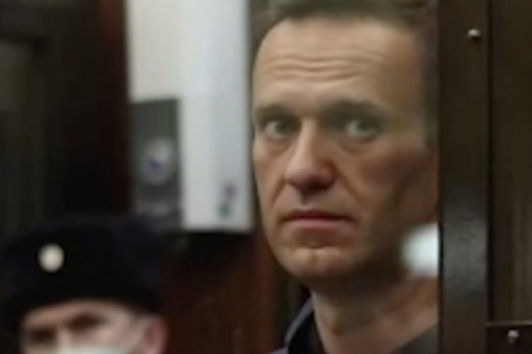<p>Ahora en DF | Opositor ruso Alexei Navalny, condenado a 19 años de cárcel por extremismo</p>
