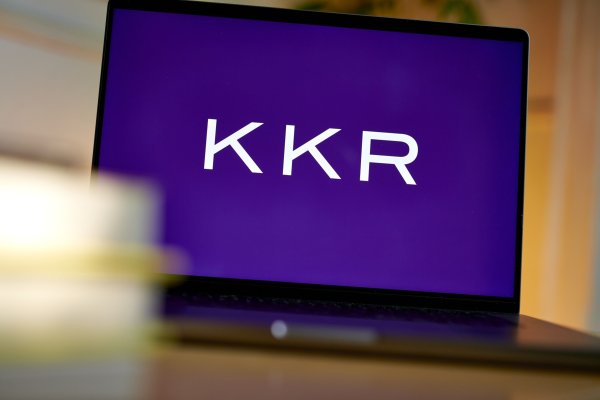 <p>Resultados de KKR superan estimaciones pese a caída de 23% en ganancias trimestrales</p>