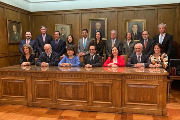 <p>Excontralor Ramiro Mendoza es reelecto como presidente del Colegio de Abogados</p>