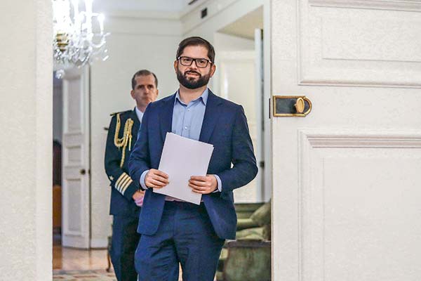 La reflexión de Boric y el caso Convenios: "Los que sufren con los sinvergüenzas que han aparecido en nuestro gobierno son las personas y no lo vamos a tolerar”