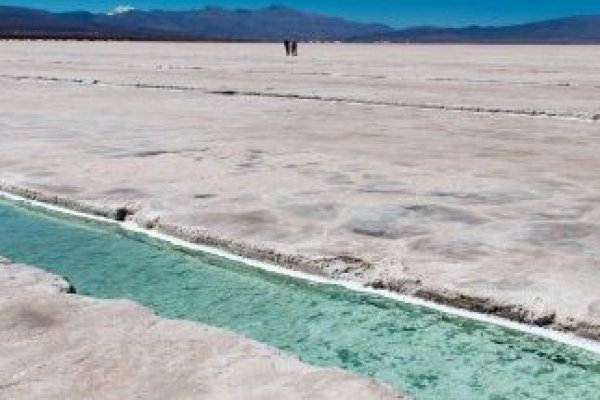 <p>Fitch anticipa que la estrategia de Chile sobre el litio beneficiará a SQM y el impacto positivo en Albemarle será limitado</p>