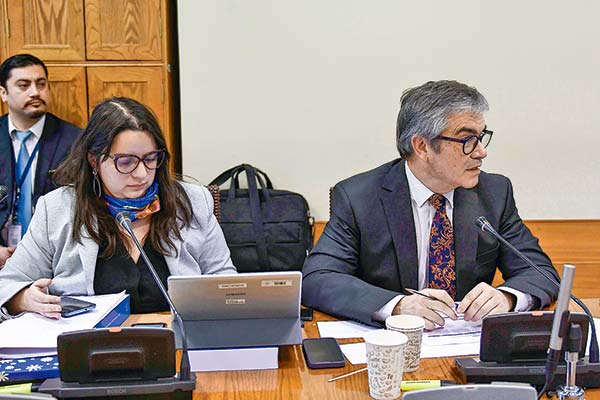 Hacienda dice que mayoría de convenios cuestionados ocurrieron con el Presupuesto del gobierno anterior y niega que hoy se rebajaran los controles