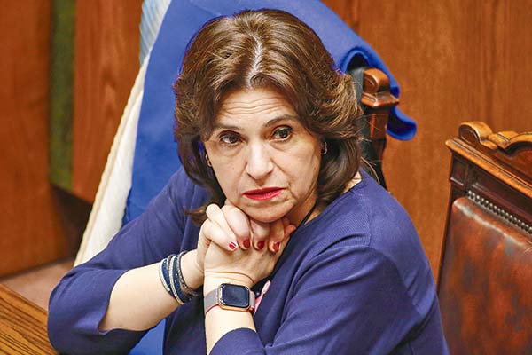 Ana Lya Uriarte vuelve al gobierno como asesora legislativa del Ministerio de Energía