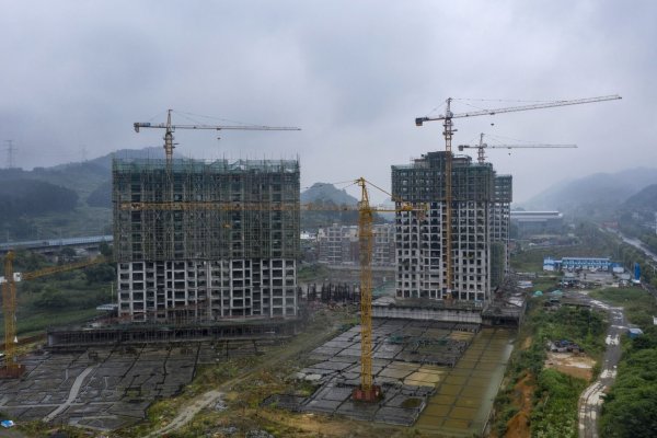<p>Inmobiliaria china Country Garden busca extender vencimiento de bonos para evitar default y JPMorgan advierte “riesgo de contagio” a toda la economía</p>