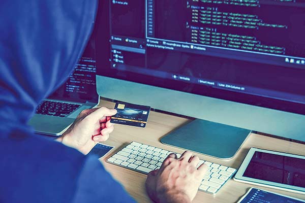 <p>PDI advierte aumento en estafas por internet: “El cuento del tío ahora es virtual”</p>