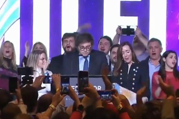 <p>Ahora en DF | Javier Milei sorprende como candidato más votado en las primarias de Argentina</p>