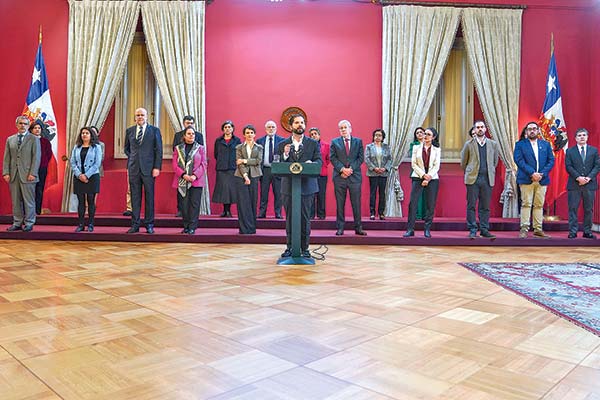 <p>En el salón Montt Varas de La Moneda se realizó la ceremonia de cambio de gabinete. </p>