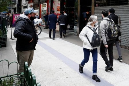 Argentina lucha por evitar el colapso económico tras impactante victoria en las primarias