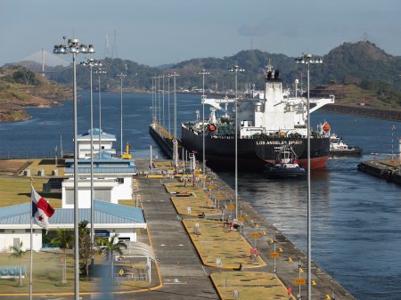 Autoridad del Canal de Panamá extiende restricciones de tránsito hasta el 2 septiembre por sequía