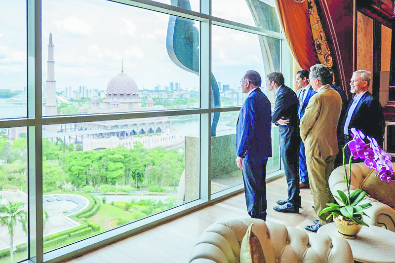 <p>La selecta reunión de Alejandro Weinstein y el cofundador de Facebook con gobierno de Malasia</p>