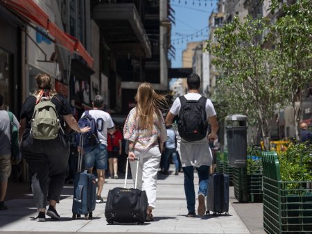 Devaluación en Argentina impulsa el turismo de compras desde el extranjero