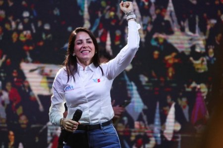 Quién es Luisa González, la candidata de Rafael Correa en las elecciones presidenciales de Ecuador
