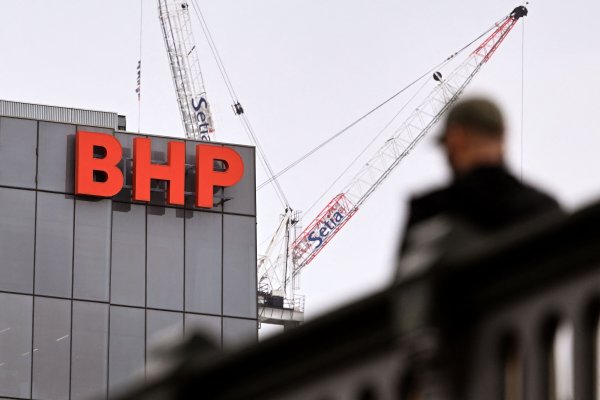 Ganancias anuales de BHP caen 37% a medida que disminuye la demanda de metales desde China