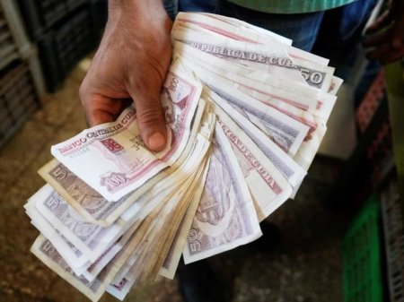 Cuba se prepara para una economía "sin efectivo" y pone en alerta a los empresarios en la isla