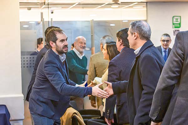 <p>El ministro de Economía, Nicolás Grau, encabezó el encuentro para explicar el proyecto del Sernac.</p>