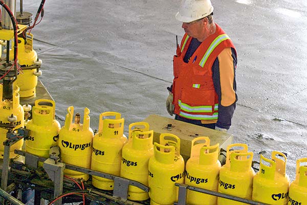Lipigas marca posición frente a proyecto de GLP y exjefe de Estudios de Mercado de la FNE asegura que "riesgos alarmistas" de empresas "no tienen fundamentos sólidos"