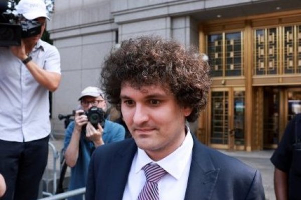 <p>El abogado de Sam Bankman-Fried asegura que el fundador de FTX subsiste "a pan y agua" en la cárcel</p>