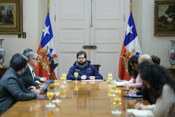 <p>Sistema frontal: Boric anunciará ayudas tempranas adicionales por emergencia y no descarta requisar maquinaria para recuperar conectividad</p>