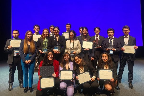 Estudiantes de Derecho de la Universidad de Chile ganan competencia regional de litigio