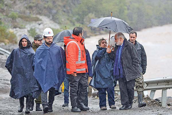 <p>El Presidente y ministros estuvieron en terreno evaluando los daños.</p>