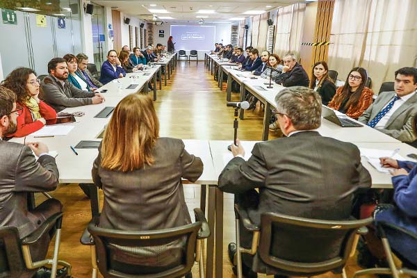 <p>Solo republicanos no tuvo un representante en el encuentro al que convocó el ministro de Hacienda. Foto: Ministerio de Hacienda</p>