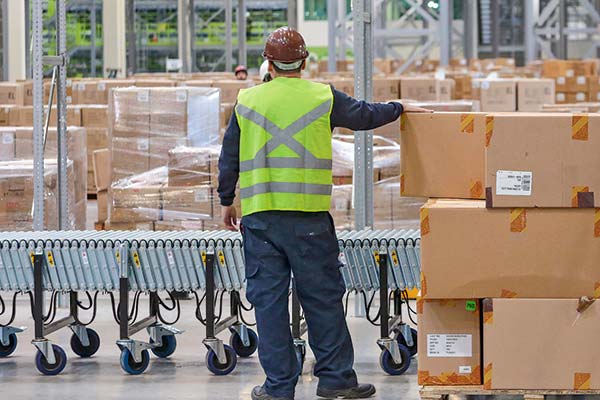 Ecos laborales de pandemia: la recuperación del empleo entre los hombres aún está a medio camino