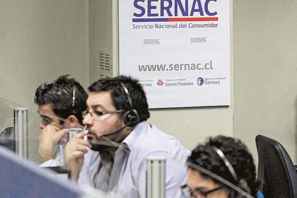Los cuatro flancos del campo de batalla legal que tiene el Sernac con la banca