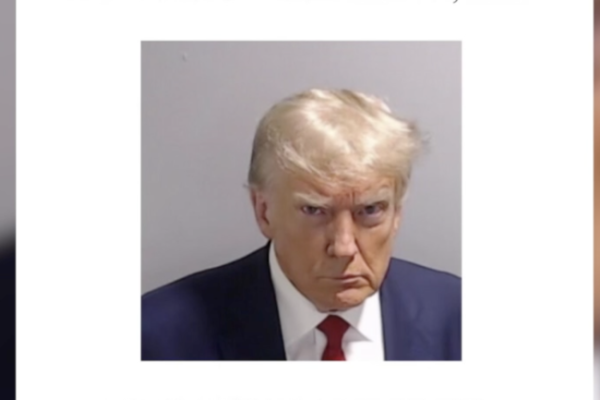<p>Ahora en DF | Trump publica su histórica fotografía policial tomada en Georgia</p>