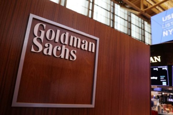 <p>Goldman cierra la venta de su unidad de asesoría financiera en su retirada del mercado masivo</p>