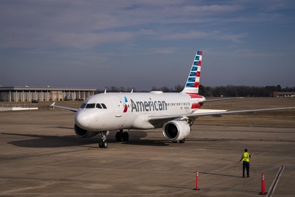 <p>Mayor multa de la historia contra American Airlines por retrasos de sus aviones en pista e impedir desembarque de pasajeros</p>