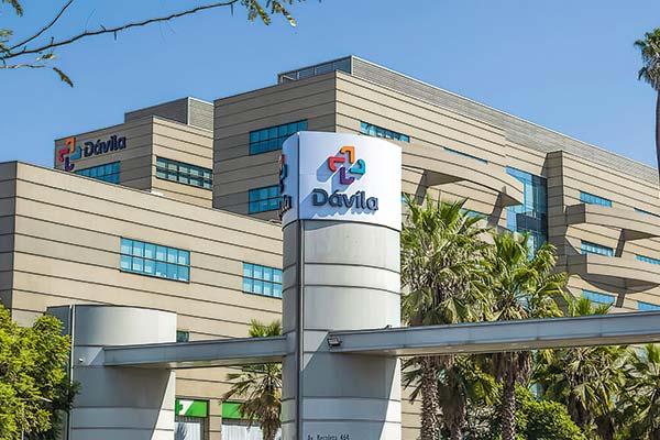 Clínicas pasan a la ofensiva por deuda del sector público: Red Dávila demanda a Fonasa y a dos servicios de salud