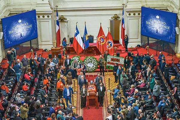 <p>Muestras de pesar por el deceso del presidente del PC hubo en el exCongreso.</p>