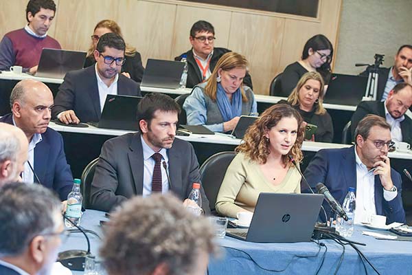 <p>Pacto fiscal, crecimiento y seguridad han marcado la agenda de primeros tres meses de Rosario Navarro en Sofofa</p>