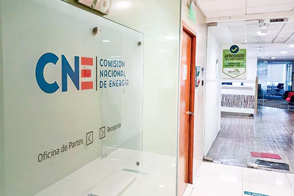 <p>Jefe del Departamento Eléctrico deja la CNE en medio de polémico informe</p>