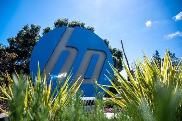 HP reduce perspectiva de resultados por debilidad en mercado de computadores personales y sus acciones caen casi 10%