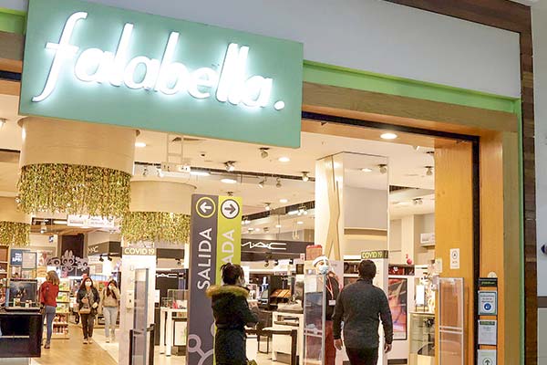 <p>Falabella venderá activos por hasta US$ 400 millones y dice tener más “balas de plata” para reducir deuda</p>