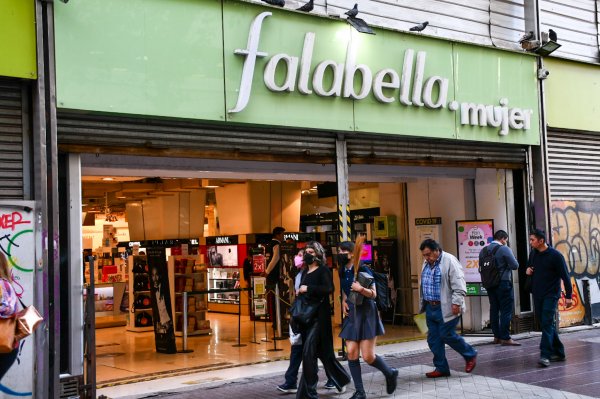 Salen dos ejecutivos de Falabella Inmobiliario