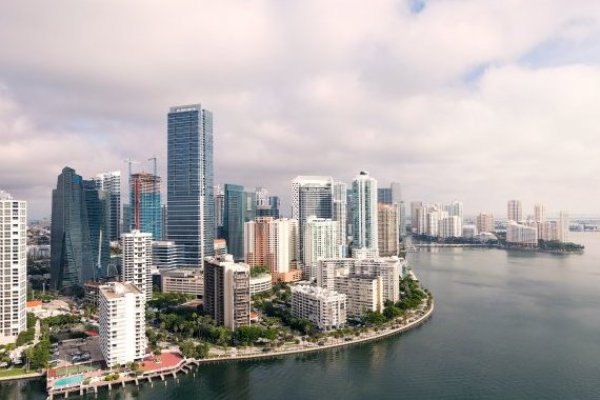 <p>Altos precios de renta y eventual compraventa de activos: el panorama de los fondos inmobiliarios que invierten en EEUU</p>