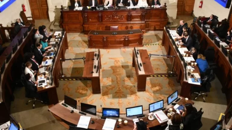 Proceso constituyente: 50,5% de la población declara tener poco o nada de interés