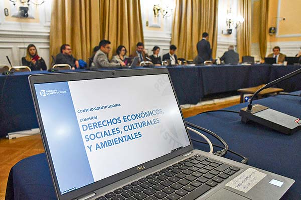 Impasse en Comisión de Derechos Económicos por enmienda que permite la concesión de hidrocarburos