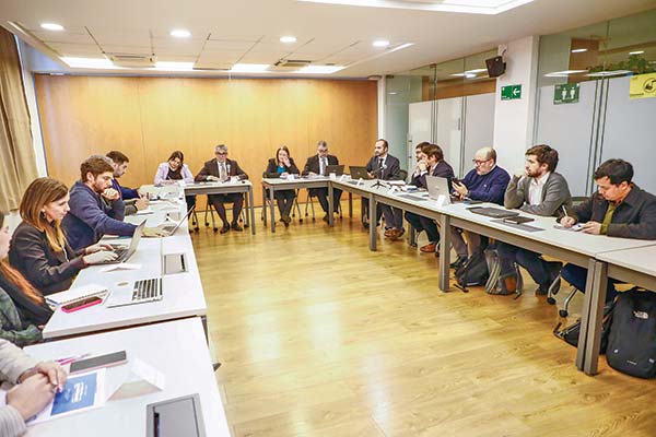 <p>La de este lunes fue la tercera reunión entre Marcel y los representantes de tiendas políticas. Foto: Ministerio de Hacienda</p>