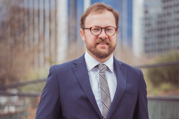 Bofill Mir ficha a exabogado de la FNE como director del área de Libre Competencia