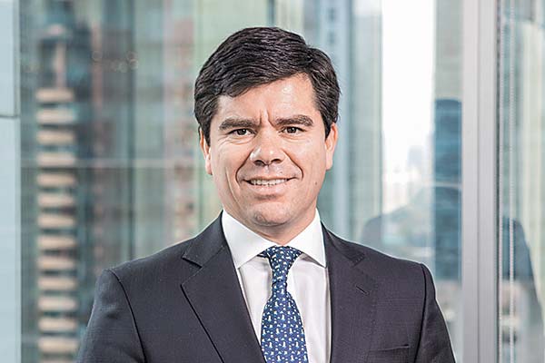 Alex Toledo, Schroders Chile: “Hay mucha liquidez en el mercado y los inversionistas están sentados esperando tomar riesgo”