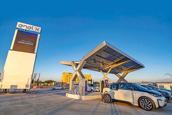 Enel X Way descarta déficit de cargadores para impulsar electromovilidad y destaca a Chile como el segundo país con mayor infraestructura pública