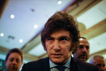 El duro editorial de The Economist: "Javier Milei sería un peligro para la democracia en Argentina"