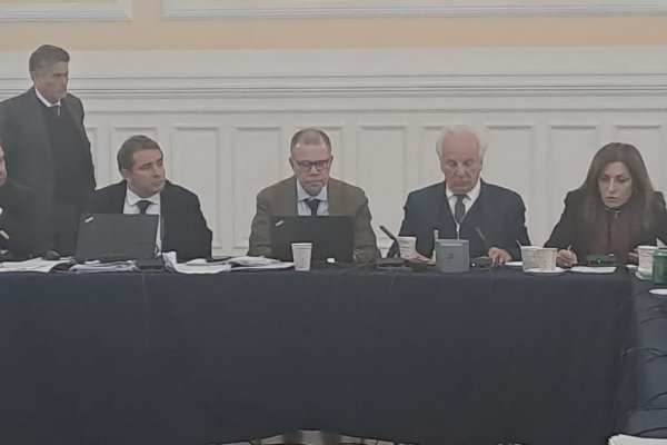 En accidentada sesión, la derecha consigue libertad de elección en salud y derecho de propiedad sobre aprovechamiento de aguas