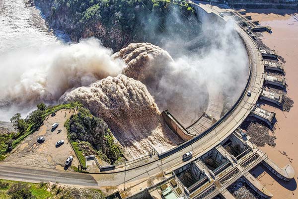 Enel realiza maniobras de vertimiento preventivo en el embalse Rapel
