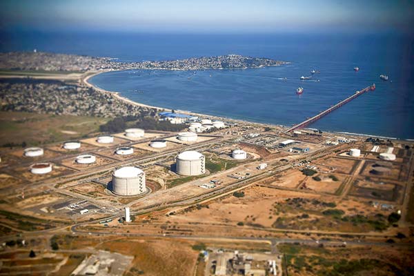 <p>Nuevo paso en conflicto por gas inflexible: Corte Suprema ordena al TDLC reanudar juicio contra la CNE por eventuales infracciones a la libre competencia</p>